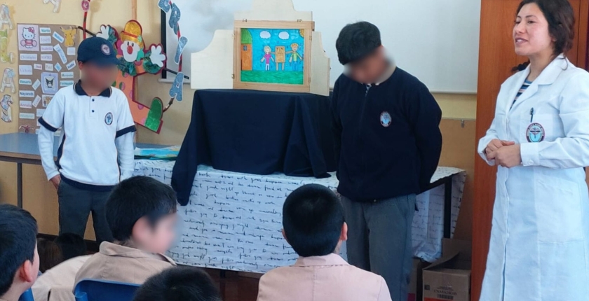 Estudiantes de 7° Básico realizan cuenta cuentos de Kamashibai